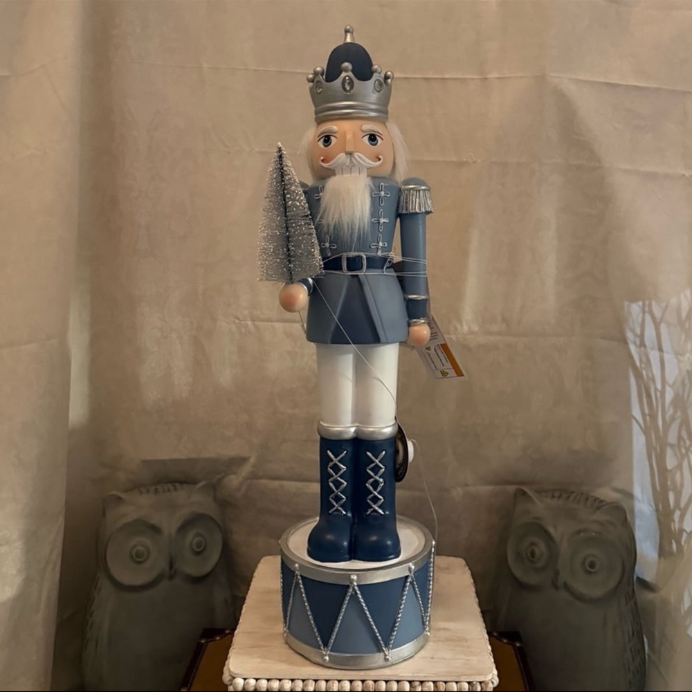 ⚡️Glitz & Glimmer Christmas Light Up Nutcracker Decor